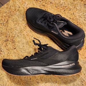 Brooks Women Adrenaline GTS 24 Running Shoes cushion Black on Black 8 New!